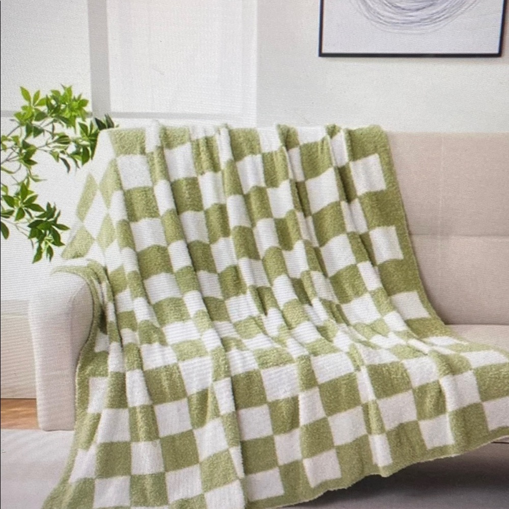 Green and White Checkered Throw Blanket